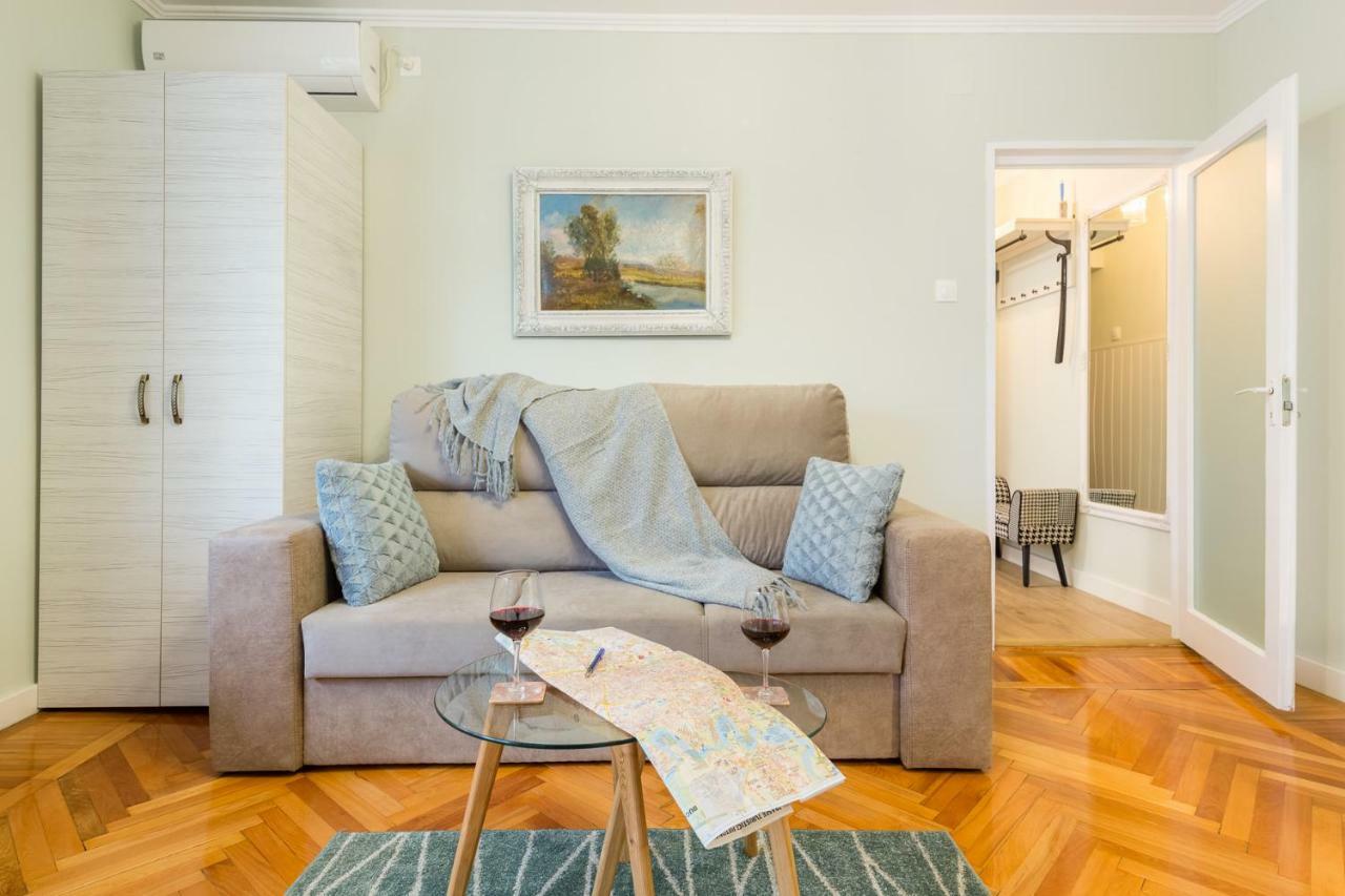 Central Stylish & Cozy One Bedroom Apartment - Adela Accommodation - Ideal For Long Stays Bucharest Exterior photo