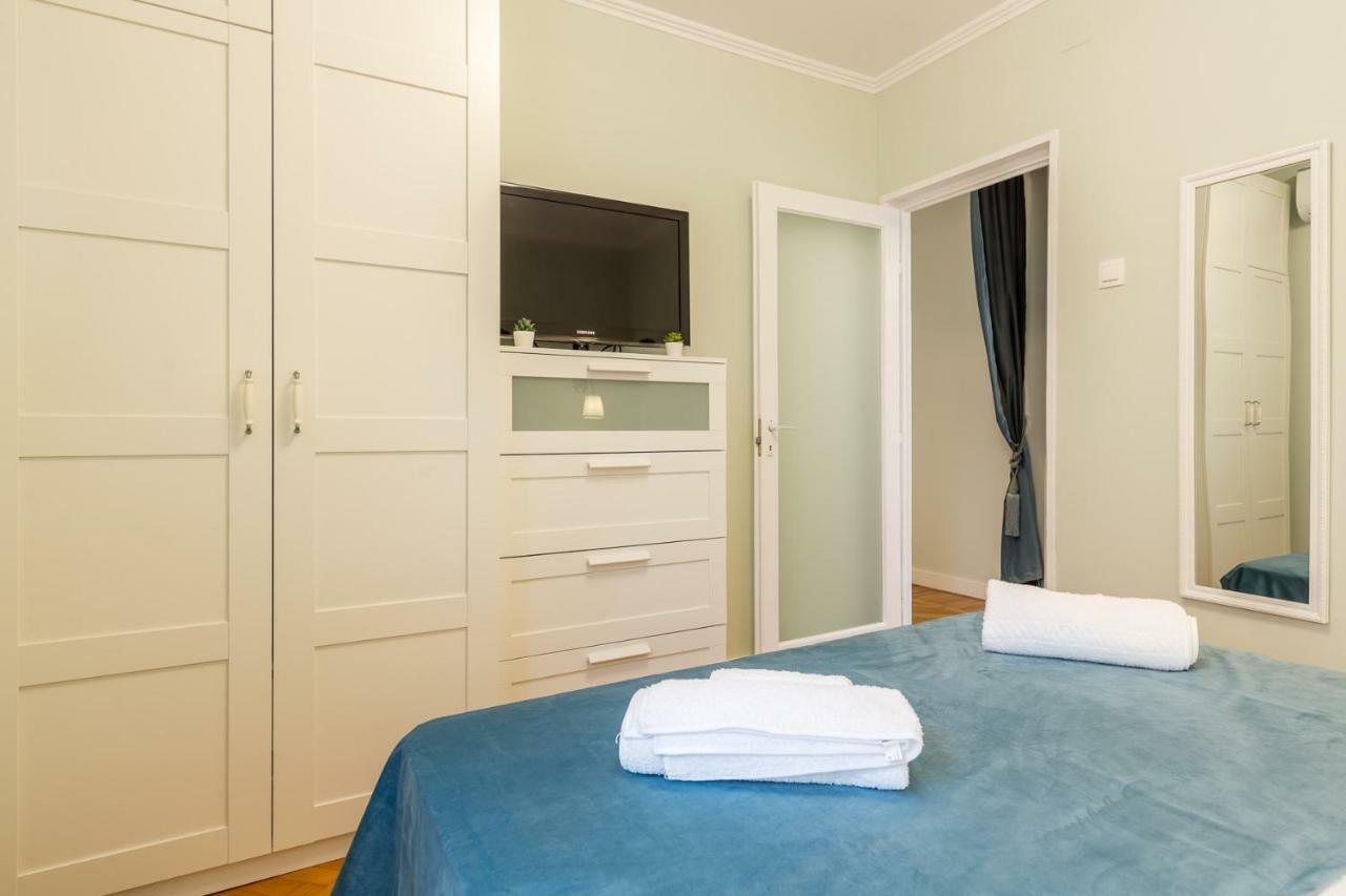 Central Stylish & Cozy One Bedroom Apartment - Adela Accommodation - Ideal For Long Stays Bucharest Exterior photo