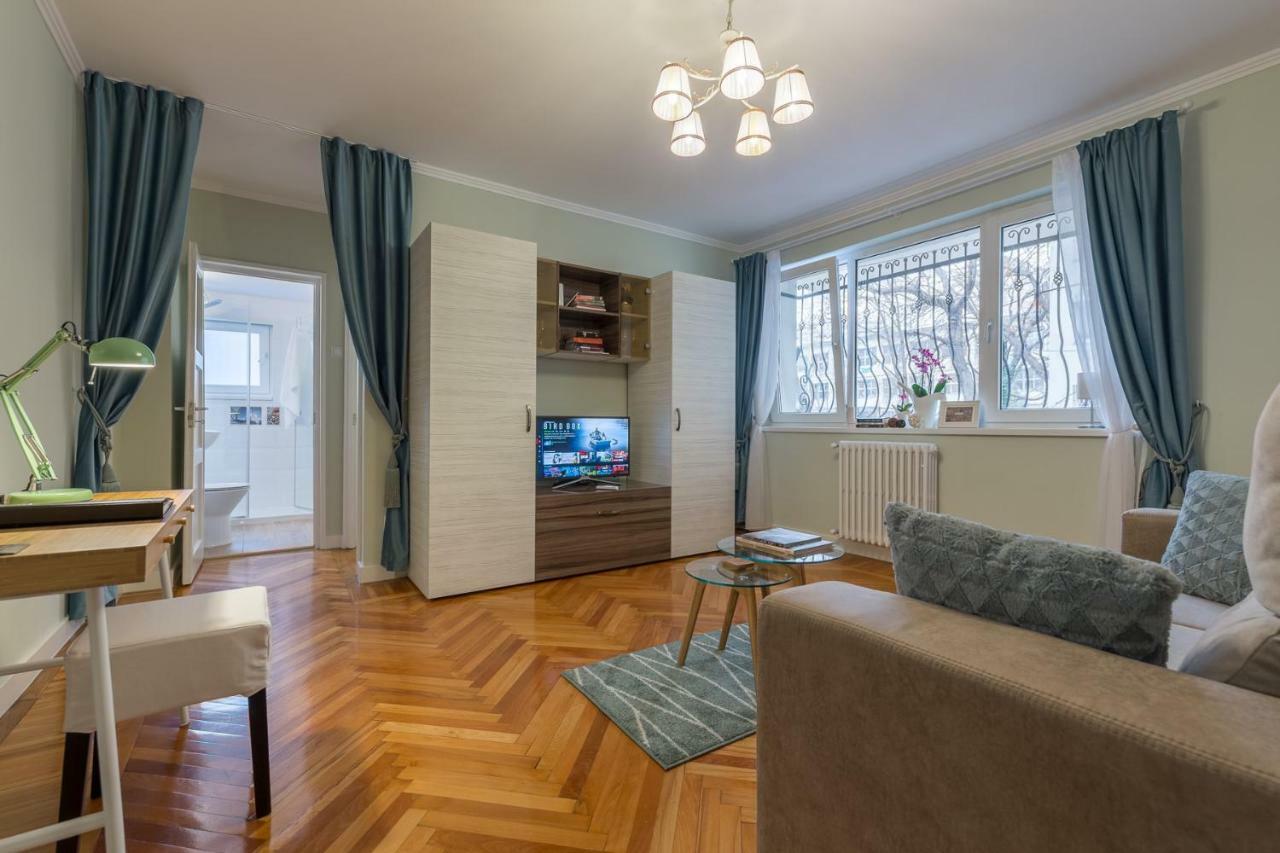 Central Stylish & Cozy One Bedroom Apartment - Adela Accommodation - Ideal For Long Stays Bucharest Exterior photo