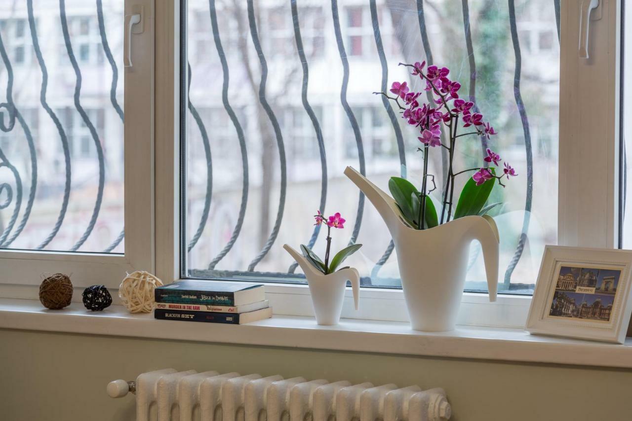 Central Stylish & Cozy One Bedroom Apartment - Adela Accommodation - Ideal For Long Stays Bucharest Exterior photo