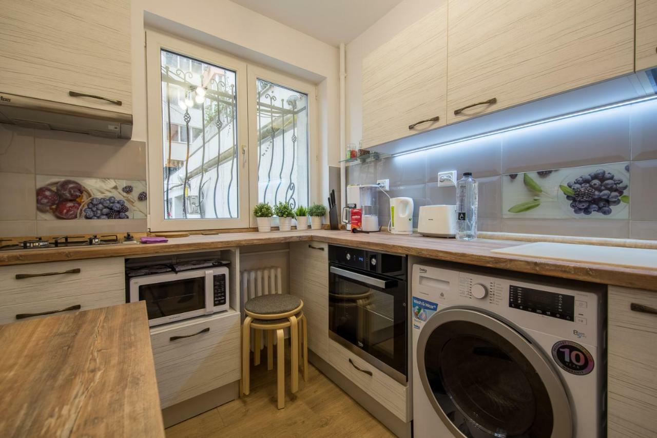 Central Stylish & Cozy One Bedroom Apartment - Adela Accommodation - Ideal For Long Stays Bucharest Exterior photo